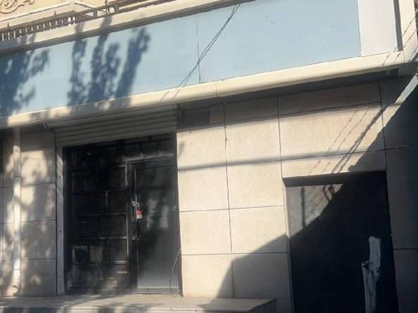 呼和浩特市新城区爱民街389号原财税职业学院15号家属楼1楼商铺从东数第1间（年租金32000元，租期5年）