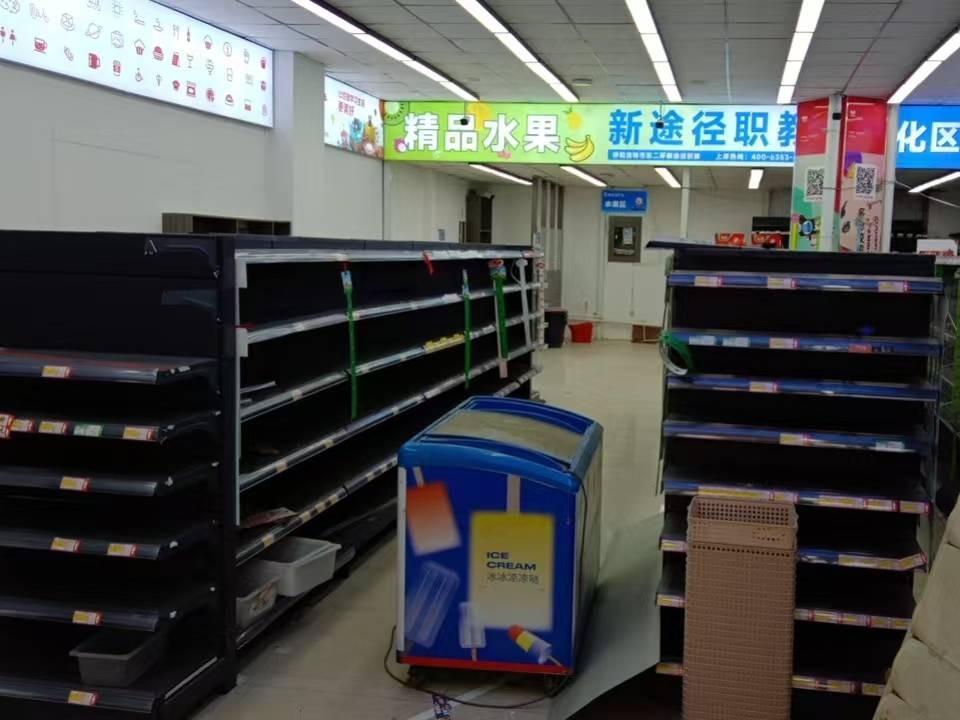 内蒙古财经大学西校区一中心附属楼西侧南数第1间（原爱购超市，年租金273000元，租期5年）
