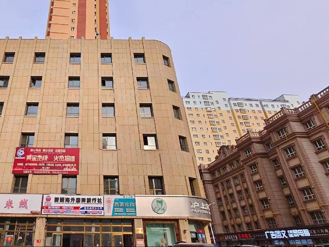 霍尔果斯市滨河北路开建商住楼201号约91.82㎡对外招租