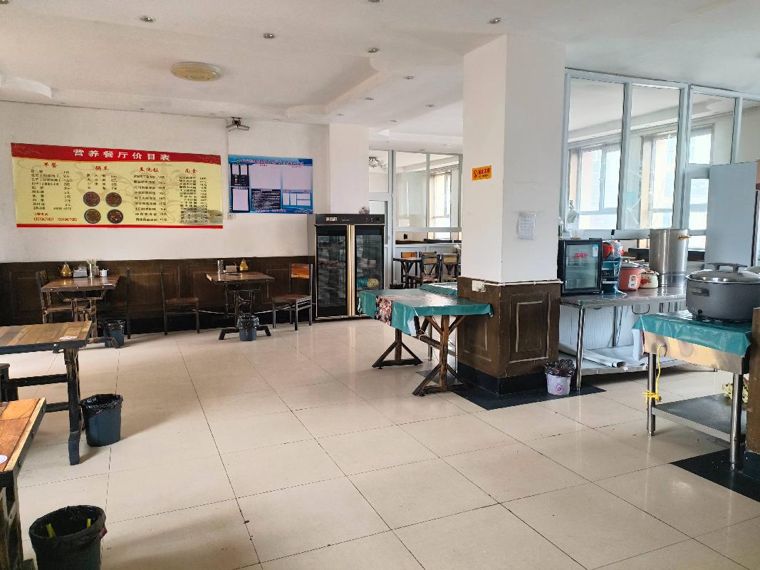 特克斯县中医医院一楼食堂约175㎡对外招租，租期三年