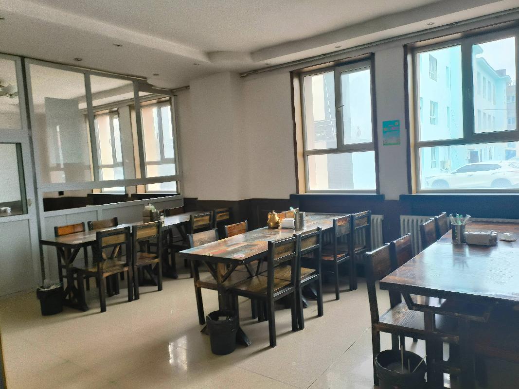 特克斯县中医医院一楼食堂约175㎡对外招租，租期三年