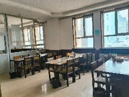 特克斯县中医医院一楼食堂约175㎡对外招租，租期三年
