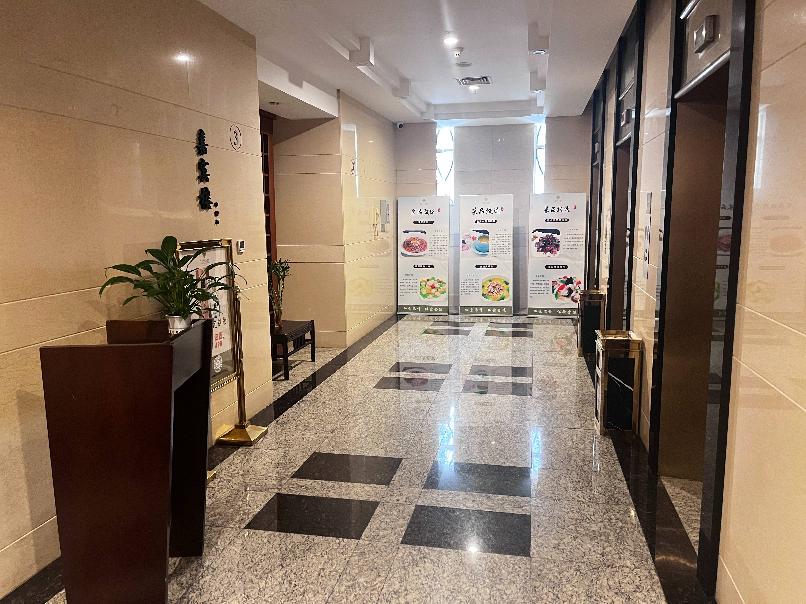 南京市鼓楼区江东北路386号金陵晶元大酒店三楼房产招租公告