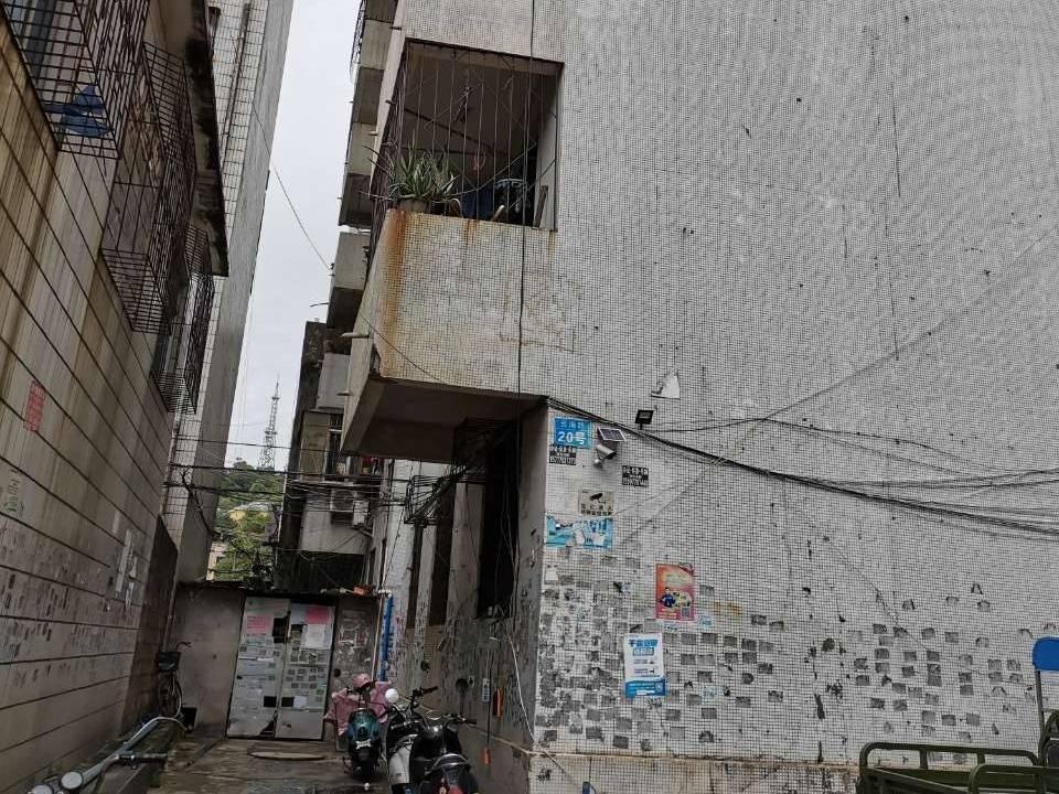 中国石化销售股份有限公司湖北石油分公司持有的广西防城港市港口区中心区贵州大厦1幢 1C号、2A号2套房产分别转让项目(三次挂牌)