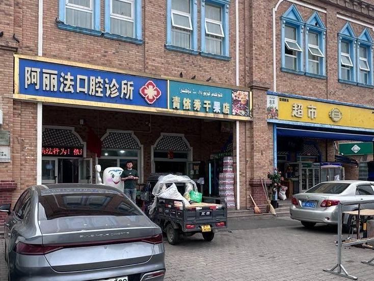 伊宁市新华西路十二巷墩买里香馕一条街二层2-2号商铺（面积约363.51㎡）对外招租（租期五年）