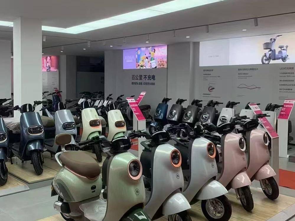 广西壮族自治区钦州市钦南区南珠西大街与木井路交叉口东南160米的钦州市泰和盛世名门1-1032、2-1059、2-1062三套商铺合并转让(国资监测编号GR2025HN1000791)