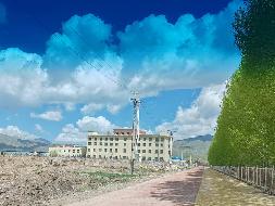 位于伊犁州昭苏县农业科技园区内建筑物、附属设施及土地对外招租（租期十年）
