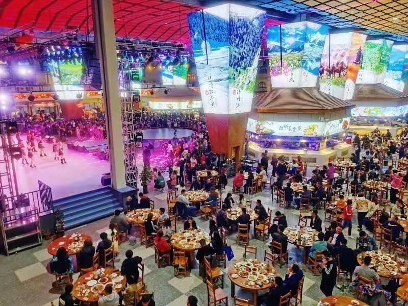 伊犁新丝路之光旅游投资发展有限公司所属旅游小镇院内美食聚餐厅约5725㎡对外招租，租期八年(三次挂牌)