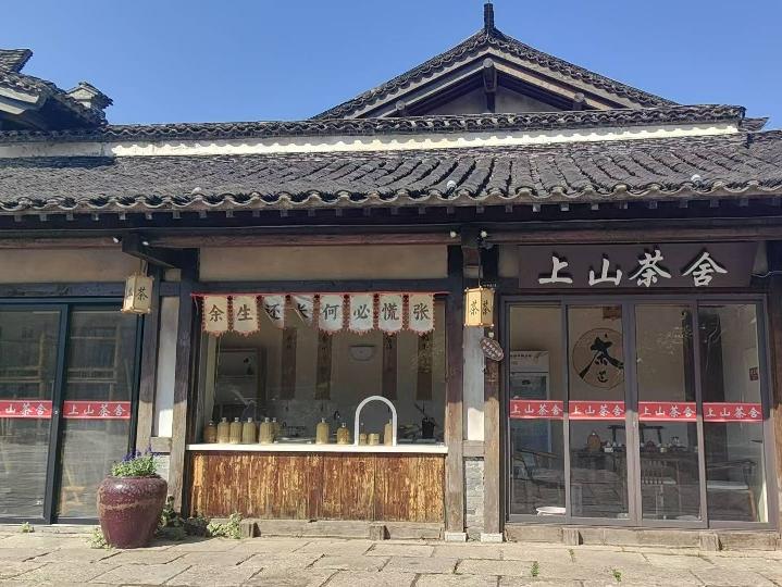 东方盐湖城A6-112、113商铺招租公告
