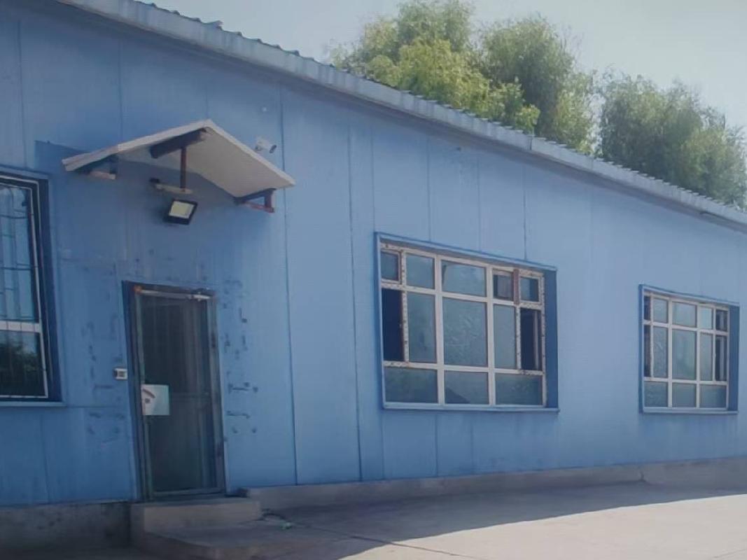 新疆华新博纳商贸有限公司转让7栋报废彩板房