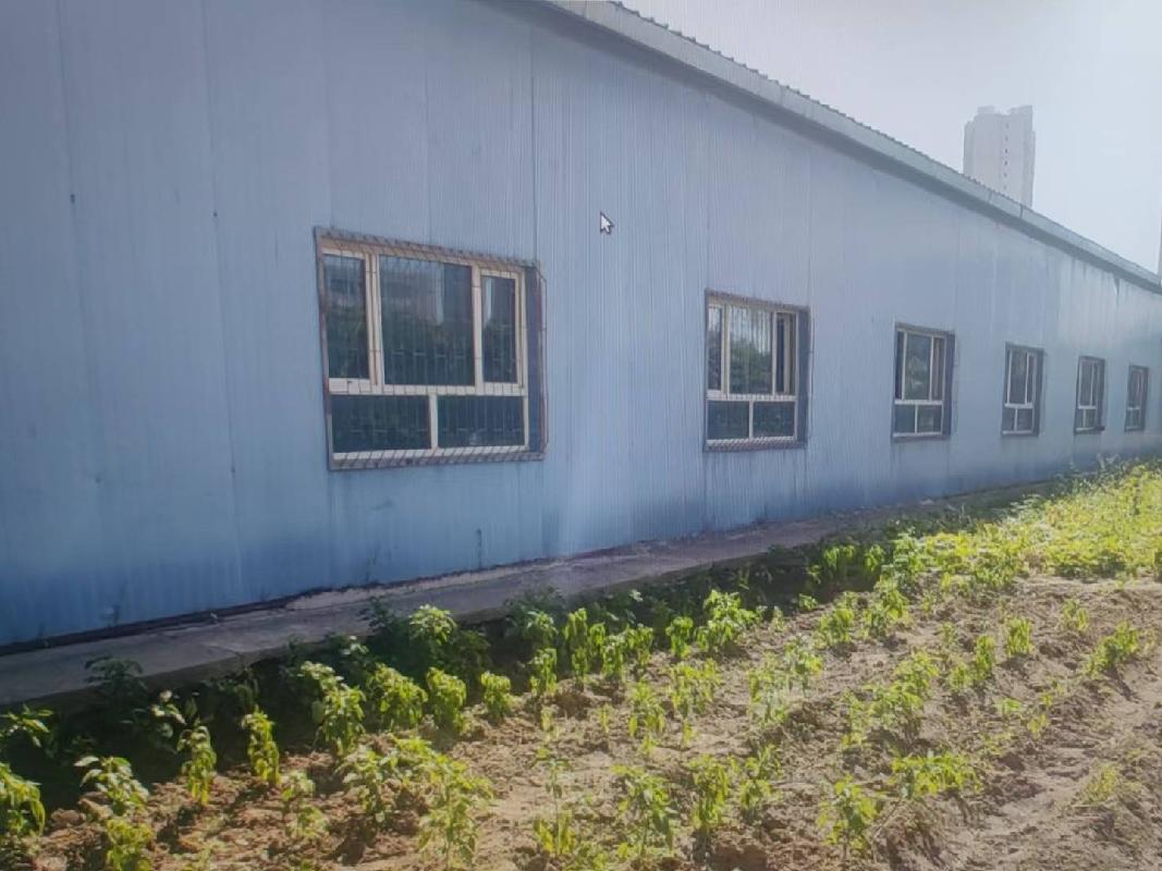 新疆华新博纳商贸有限公司转让7栋报废彩板房
