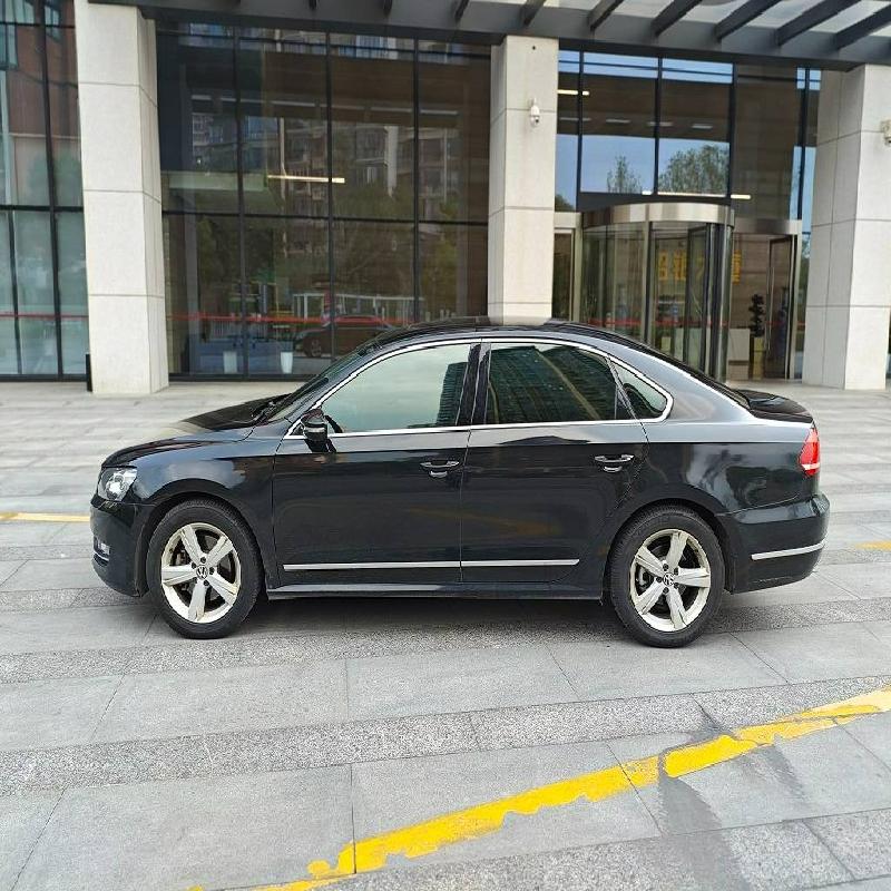 一台大众帕萨特SVW72010GJ轿车2.0处置