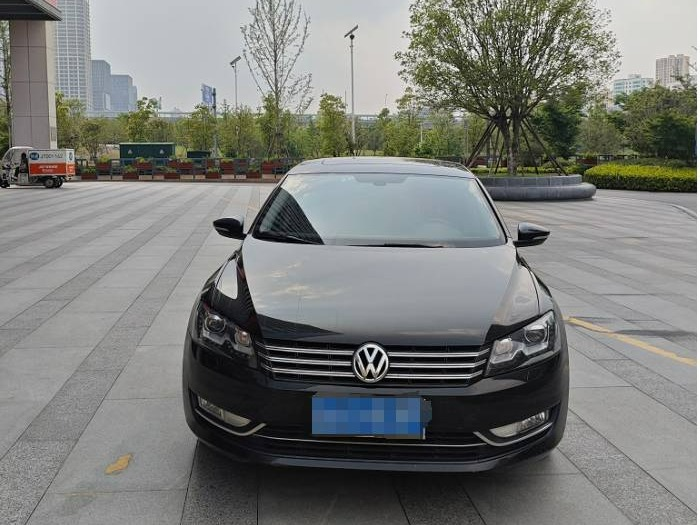 一台大众帕萨特SVW72010GJ轿车2.0处置
