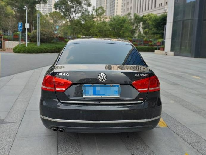 一台大众帕萨特SVW72010GJ轿车2.0处置