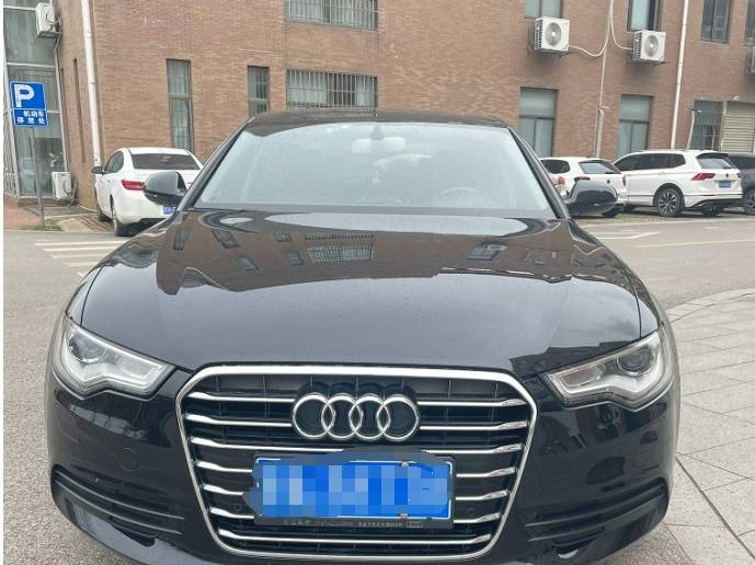 一台奥迪FV7201BACBG小型轿车2.0处置