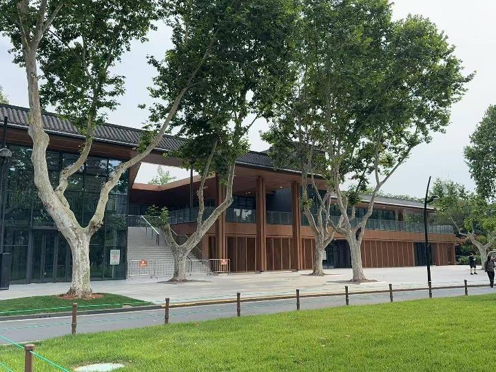天宁区红梅公园内春晖建筑一楼东侧招租公告