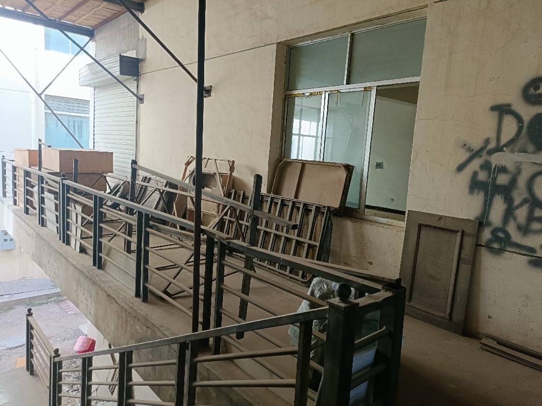 阿右旗巴丹吉林镇新世纪商城中心二层房产转让