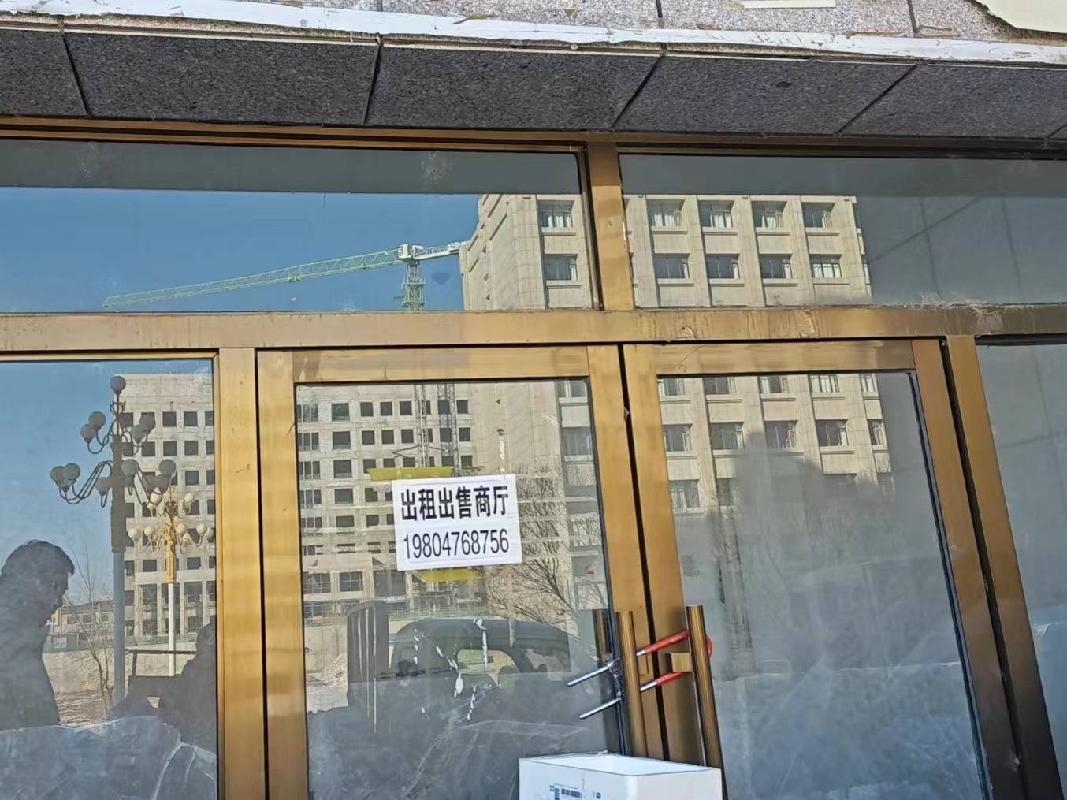 赤峰市敖汉旗新惠镇新惠路北新州街东锦绣花园7号楼1层7号车库公开出租（租金底价：4000元/年，租期1年）