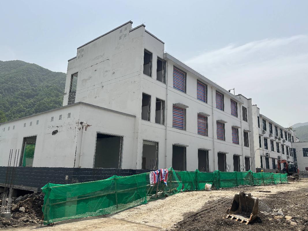 石台县大演乡新农村牯牛降新景区商业街共6栋商业房产及土地使用权整体转让公告(国资监测编号GR2025AH2001418)