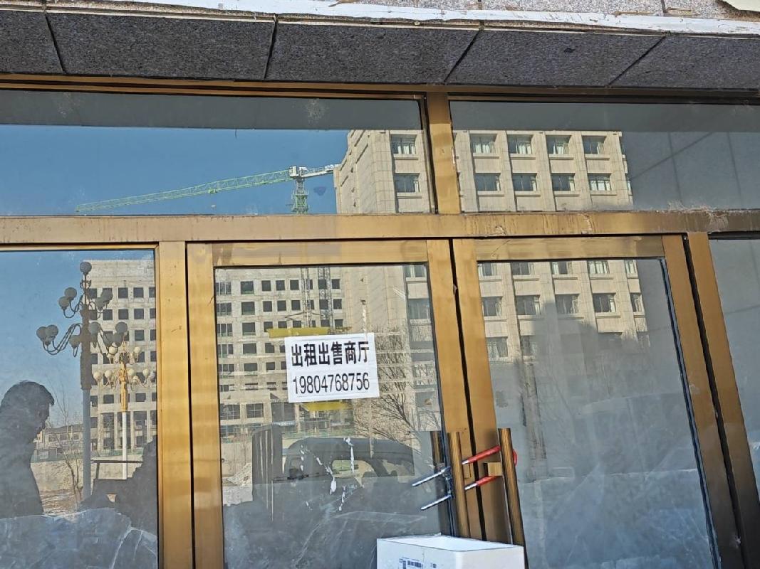 赤峰市敖汉旗新惠镇新惠路北新州街东锦绣花园7号楼1层7号车库公开出租（租金底价：4000元/年，租期1年）
