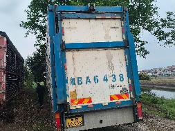 湘BA6438三层种猪运输车(二次挂牌)(国资监测编号GR2025HN1001067-2)