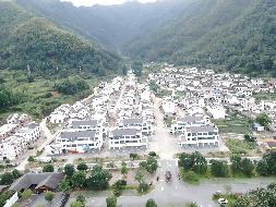 石台县大演乡新农村牯牛降新景区商业街共6栋商业房产及土地使用权整体转让公告(国资监测编号GR2025AH2001418)