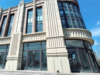赤峰市新城区小新地组团铁南大街以东、小一街西、支三路北西城尚景小区G01号楼1-103公开招租（租金底价97000.00元/年；租期2年）(国资监测编号GR2026NM1003896)
