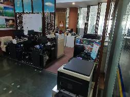 赤峰市红山区昭乌达路鹤翔楼一层落地窗商厅出租（年租金底价30000.00元，租期2年）(国资监测编号GR2025NM1005591)