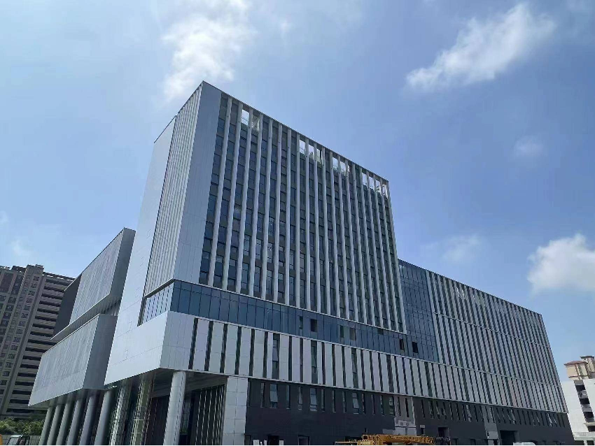薛家全民健身中心南面外立面广告位招租公告招租公告