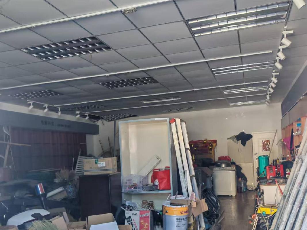 呼和浩特新城区兴安北路内蒙古工业大学东门北侧南数第1间（年租金底价：76220元，租赁期限：1年）