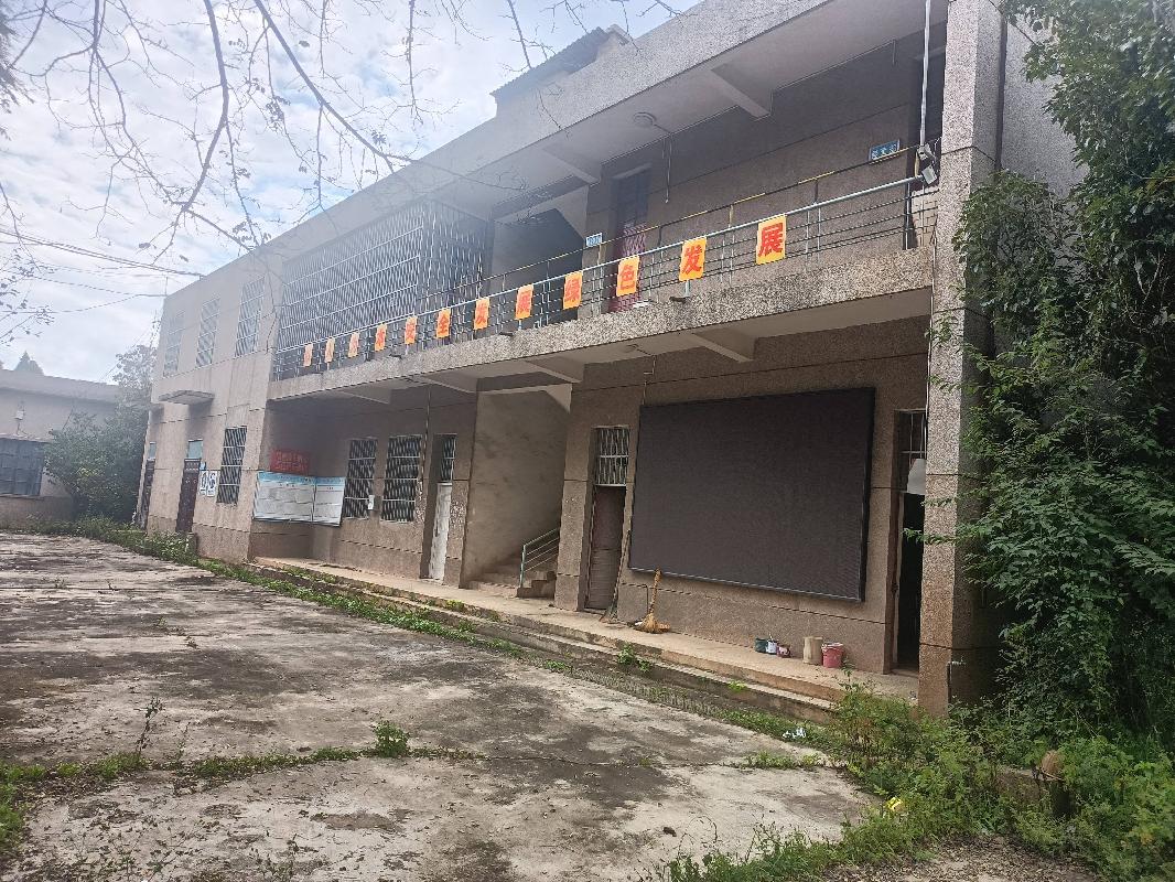 云南晋宁黄磷有限公司六街黄磷厂的化验楼、成品库、原料库及100吨计量地磅租赁