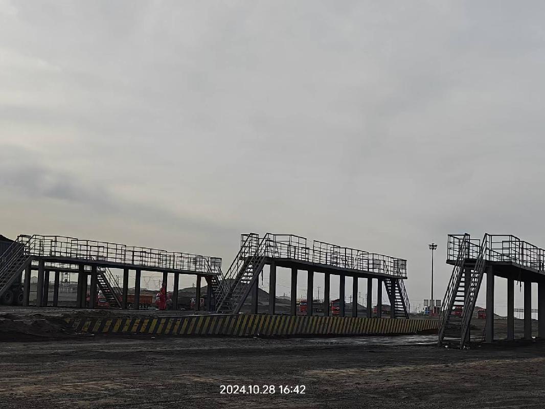 新疆哈密三塘湖能源开发建设有限责任公司租赁位于哈密三塘湖矿区石头梅一号露天煤矿一期工程11个篷布区土方及钢结构平台构筑物资产