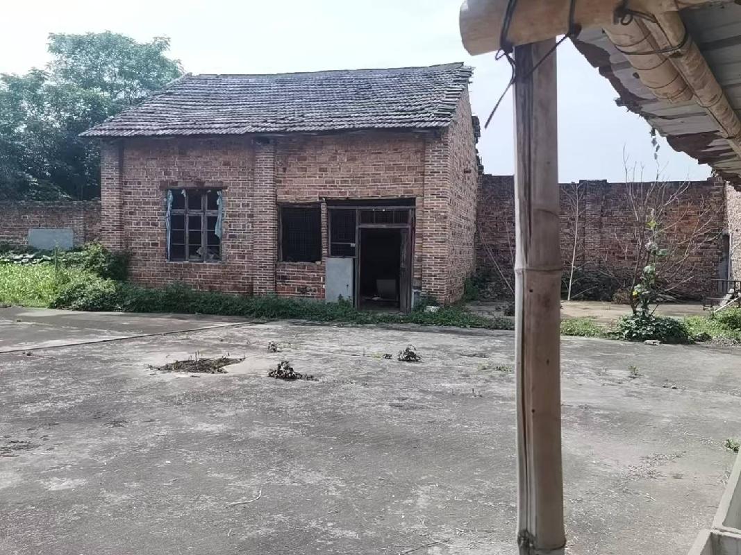 [娄底市]中石化娄底分公司位于娄底市涟源市毛坪乡权证编号权证编号涟房权证2003字第02700673号的房产(三次挂牌)