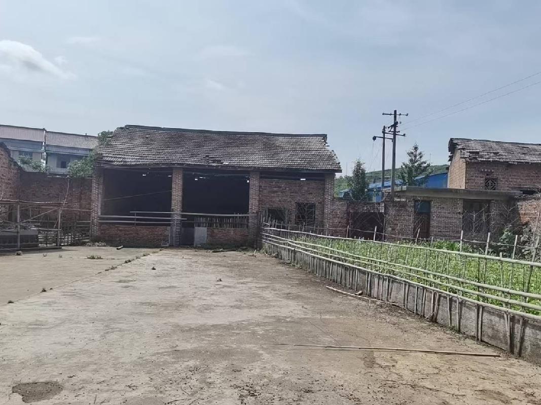 [娄底市]中石化娄底分公司位于娄底市涟源市毛坪乡权证编号涟房权证 2003 字第 02700692 号的房产(三次挂牌)