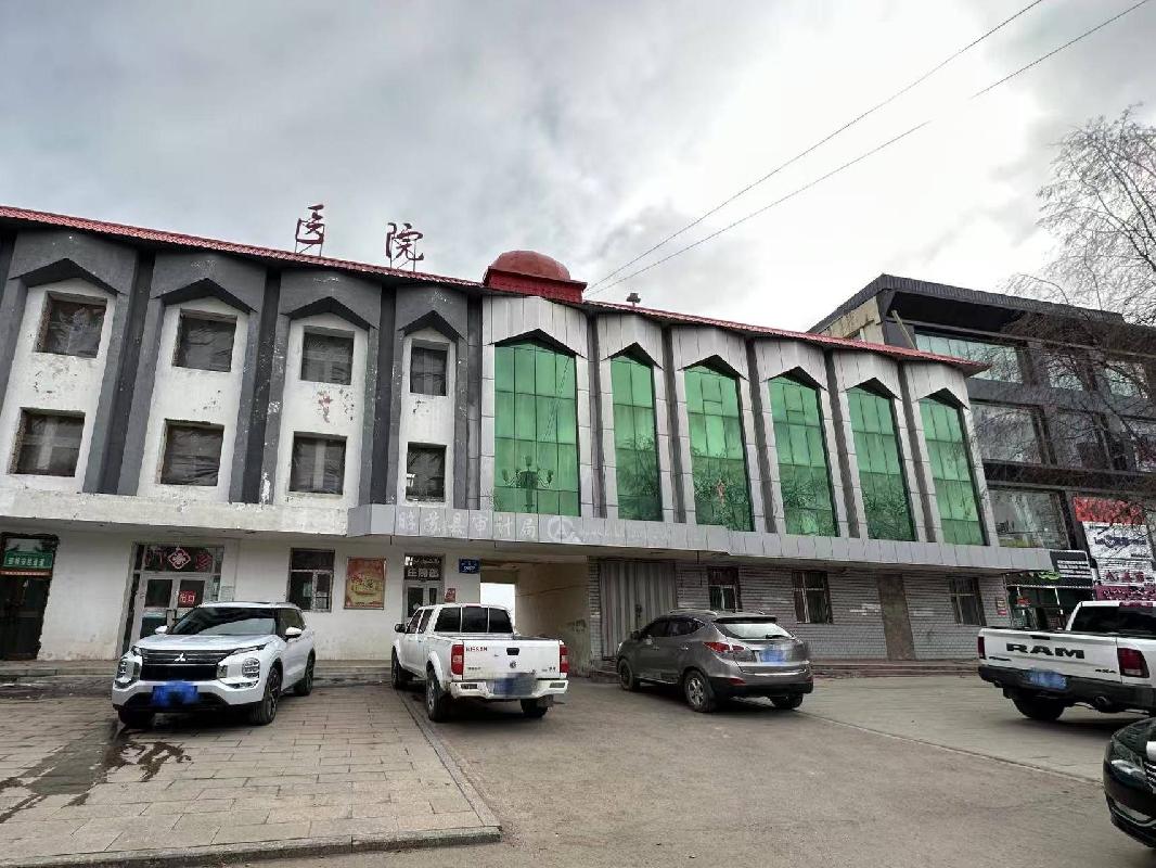 昭苏县城建公司位于昭苏县解放街287、289号原审计局办公楼及东侧房屋整体约1958.74㎡对外转让