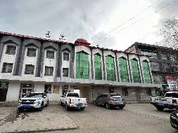 昭苏县城建公司位于昭苏县解放街287、289号原审计局办公楼及东侧房屋整体约1958.74㎡对外转让