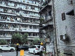 成都市锦江区下莲池街40号五套房产和武侯区桐梓林中路1号两套房产共七套房产分别再次转让