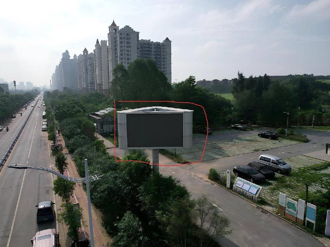 北海市海城区地角街道新营社区流下村停车场三面LED广告牌招租项目