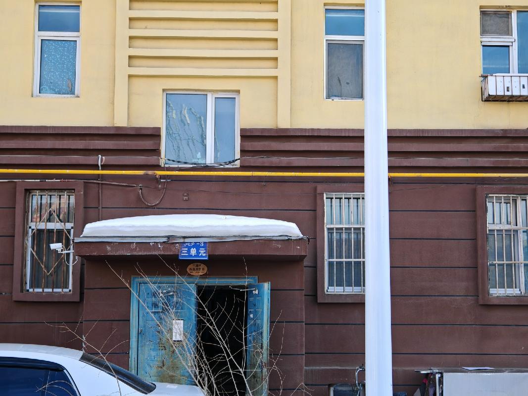 中石油新疆销售有限公司塔城分公司转让位于额敏县阿格勒克路城南小区1栋3单元105室九地段050500047#房地产(国资监测编号GR2025XJ1000820)