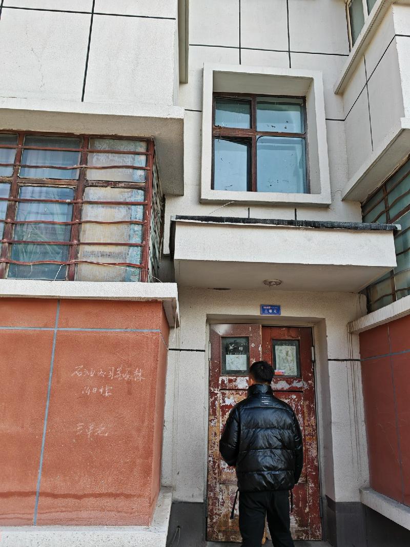 中石油新疆销售有限公司塔城分公司转让位于塔城市杜别克区杜别克街1幢402号住宅房地产