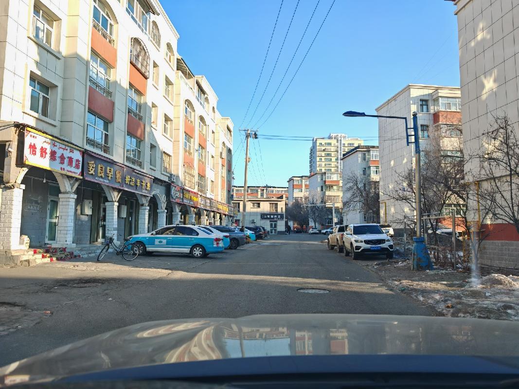 中石油新疆销售有限公司塔城分公司转让位于塔城市杜别克区杜别克街1幢402号住宅房地产(国资监测编号GR2025XJ1000816)