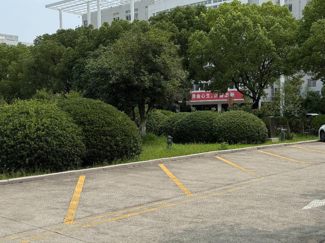 常州市武进区滆湖中路33号常州工程职业技术学院行政楼北侧新能源汽车充电桩场地点位招租公告(国资监测编号GR2025JS2005112)