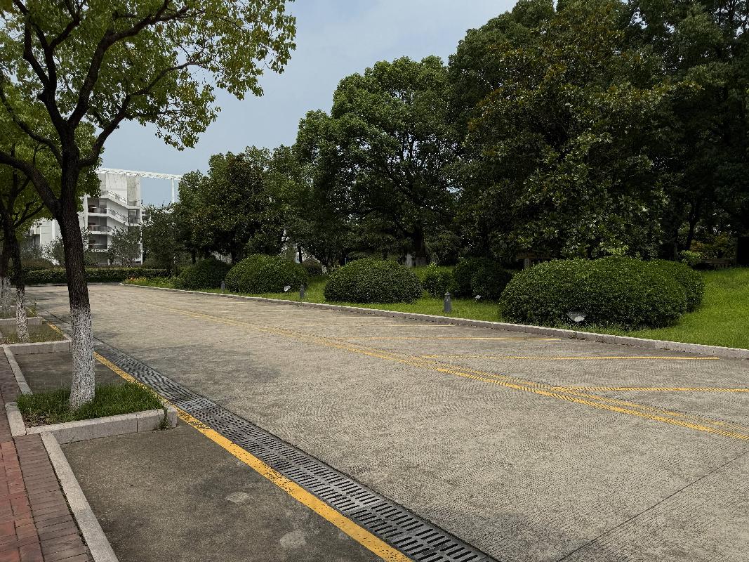 常州市武进区滆湖中路33号常州工程职业技术学院行政楼北侧新能源汽车充电桩场地点位招租公告(国资监测编号GR2025JS2005112)
