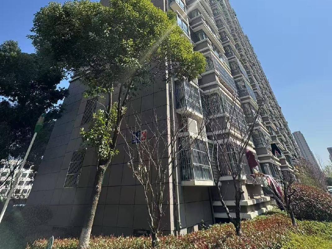 杨舍镇范庄花苑三套住宅第四次公开转让公告