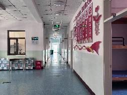 【文化企业资产租赁】呼和浩特市新城区西护城河巷30号内蒙古教育出版社综合楼2-4层、南办公楼、北楼食堂整体出租(年租金底价1282500元/每年，租期3年)(三次挂牌)(国资监测编号GR2025NM1007298)
