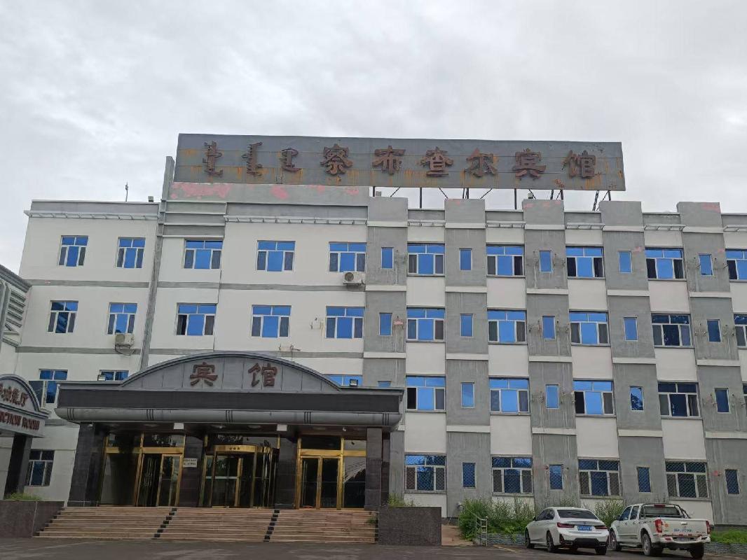 察布查尔锡伯自治县国资局位于察县庙拜街原县委宾馆房产及土地整体约12261.24㎡对外转让