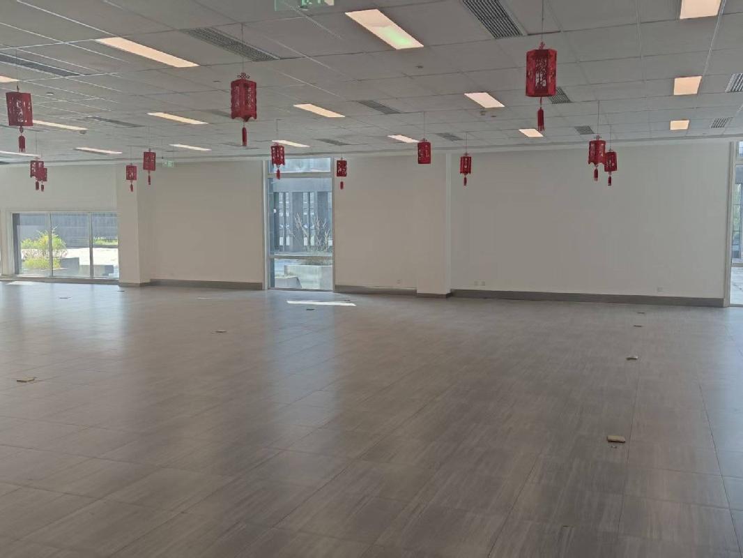 乌兰察布市集宁区察哈尔西街南侧、正德路西侧、昌兴东街北侧、正和路东侧西北煤炭交易中心一层招租（首年租金295000元/年，租期3年）(国资监测编号GR2025NM1005737)