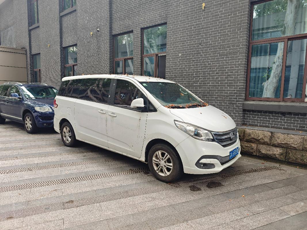 一辆大通牌汽车（苏A6R05M）(再次挂牌)(国资监测编号GR2025JS1005241-3)