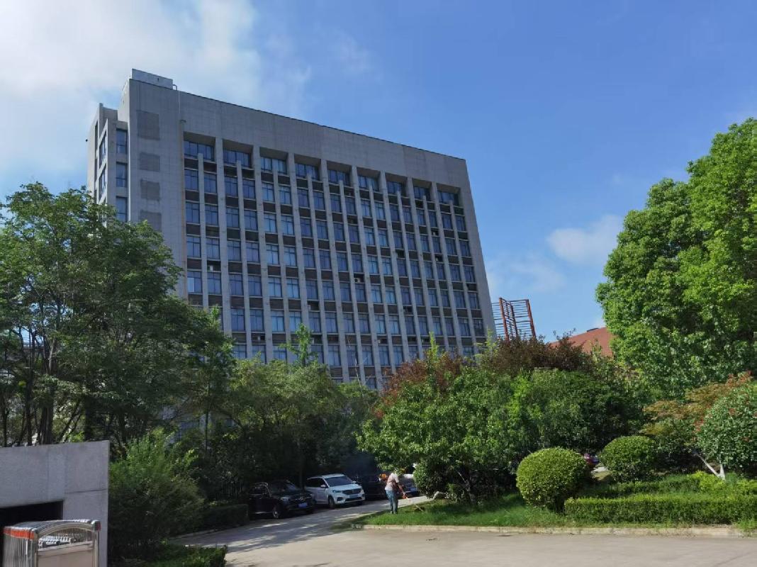 江苏省骆马湖渔业管理委员会办公室位于宿迁市宿城区黄海大道骆马湖渔业服务中心主楼6-10层及辅楼1-2层的房屋公开招租(国资监测编号GR2025JS1005250)