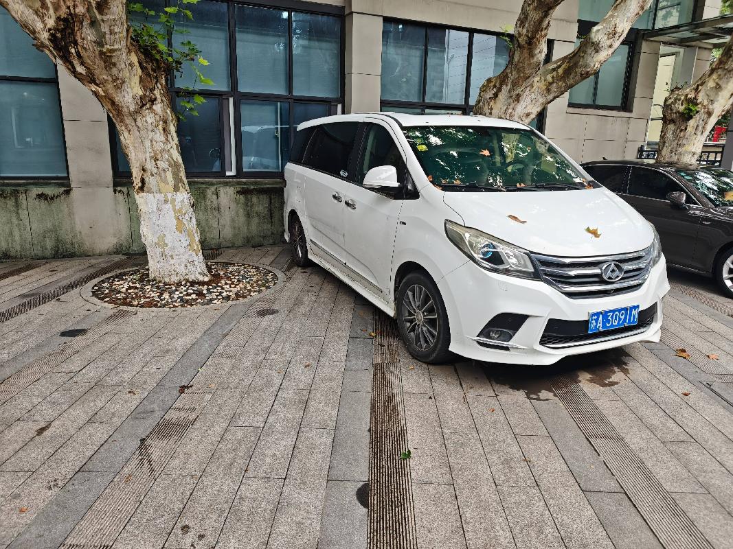 一辆大通牌汽车（苏A3Q91M）(国资监测编号GR2025JS1005240)